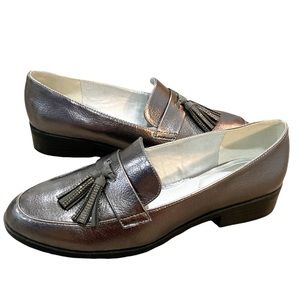 Kenneth Cole Silver Metallic Tassel Almond Toe Heeled Loafers
